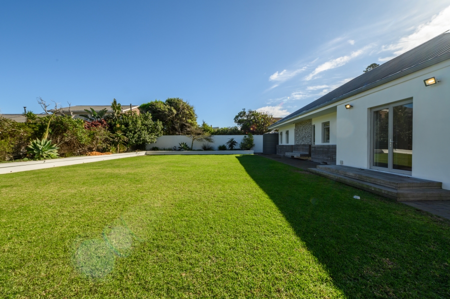 4 Bedroom Property for Sale in Summerstrand Eastern Cape